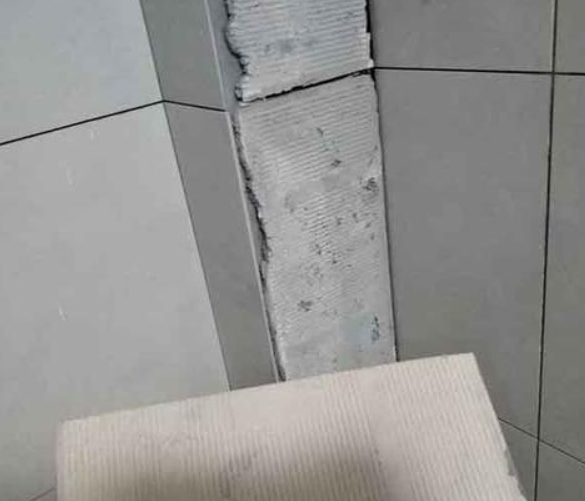 和布克赛尔瓷砖空鼓维修公司分享下厨房瓷砖脱落的补救措施。